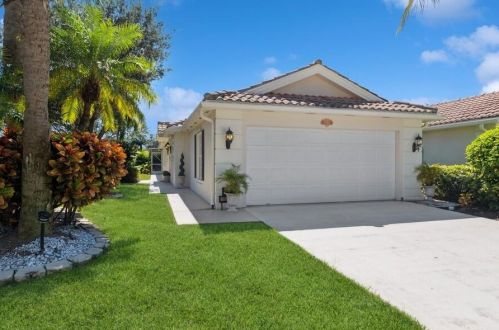 7662 Pine Island Way, West Palm Beach, FL 33411-5801