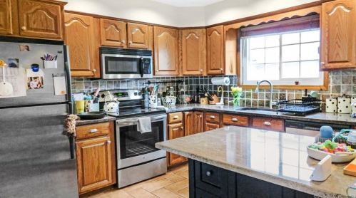 71 Dora St, Stamford, CT 06902-9410
