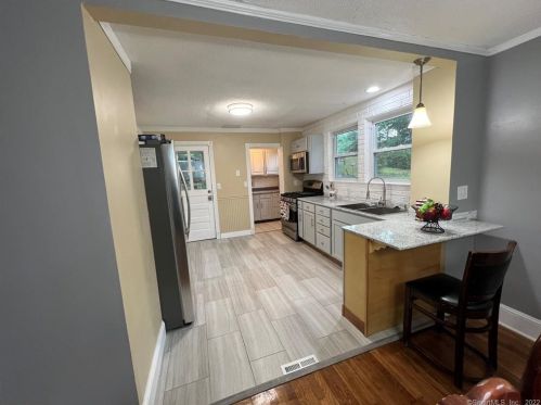 135 Autumn St, Manchester CT  06040-5519 exterior