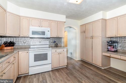 11 Thrush Dr, Carlisle PA  17015-7653 exterior