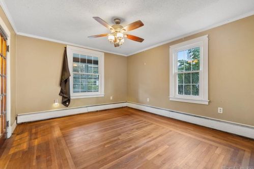 15 Kinney Ave, Norwich CT  06360-6209 exterior