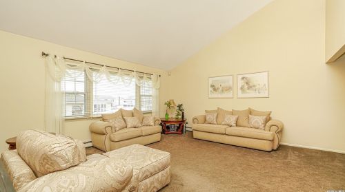 2661 Peconic Ave, Seaford NY  11783-3451 exterior