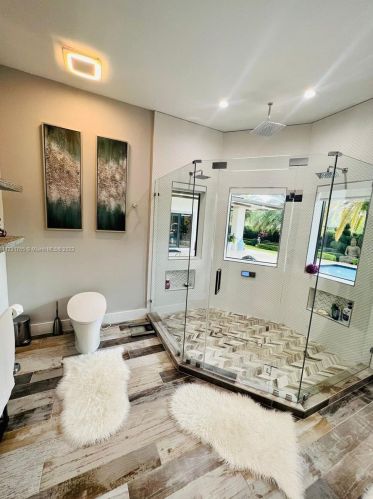 8625 169th Ter, Hialeah FL  33016-6158 exterior