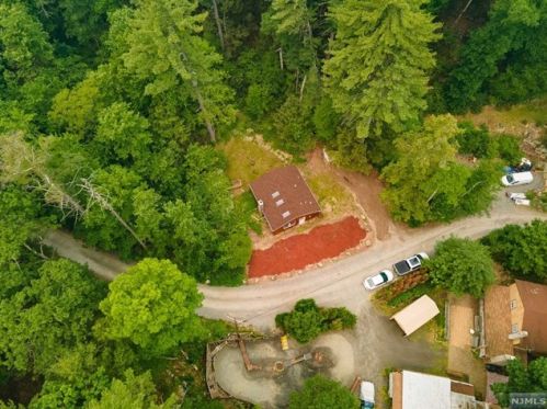 51 Pinecrest Trl, West Milford NJ  07480-1700 exterior