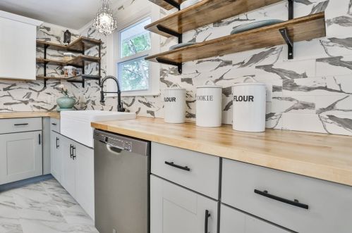 8 Justin Ave, Salem NH  03079-2319 exterior