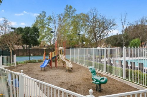 4766 Castello Way, Calabasas CA  91377-5500 exterior