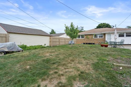 6236 Kinnickinnic Riv Pkwy, Milwaukee WI 53219-3010 exterior