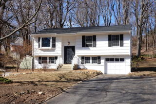 226 Tomahawk Trl, Sparta, NJ 07871-2822