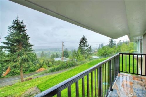 5415 Monta Vista Dr, Puyallup, WA 98372-9273