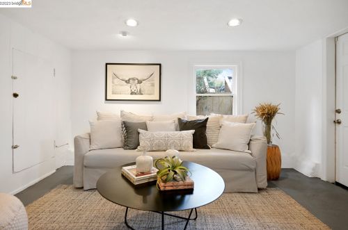 1230 Holman Rd, Oakland CA  94610-2541 exterior