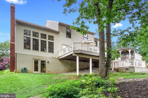 306 Deer Path Dr, Red Lion PA  17356-7800 exterior