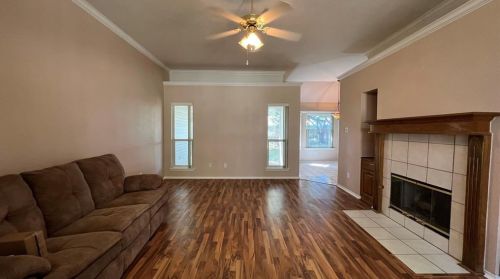 923 Rolling Meadows Dr, Burleson TX  76028-7481 exterior