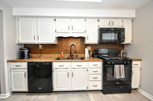 408 Cottonwood Dr, Noblestown PA  15071-1114 exterior