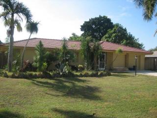 2448 Woodland Cir, Fort Myers, FL 33907-5813