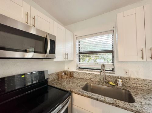 3105 Ocean Pkwy, Boynton Beach FL  33435-1652 exterior