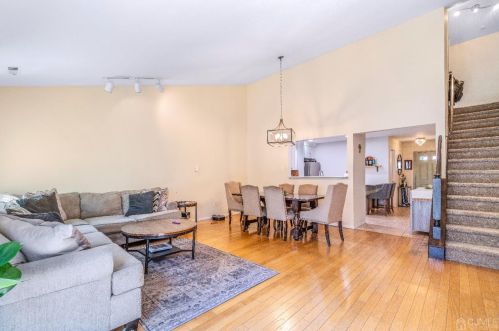 33 Rutledge Ct, East Brunswick NJ  08816-4020 exterior