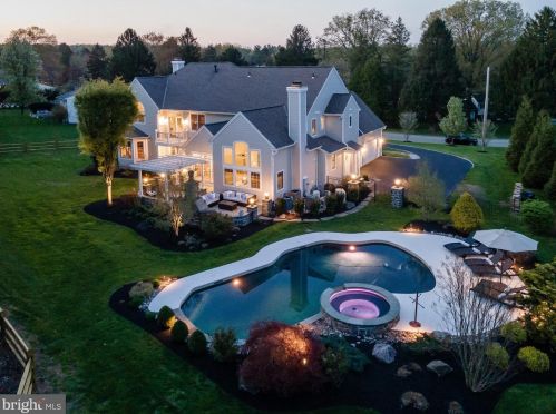 466 Black Swan Ln, Berwyn PA  19312-1908 exterior