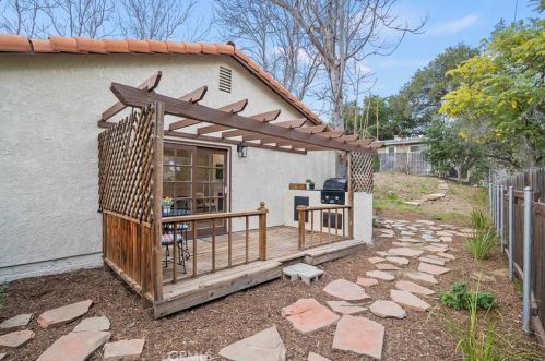 30807 Arlington St, Santa Clarita CA  91384-2453 exterior