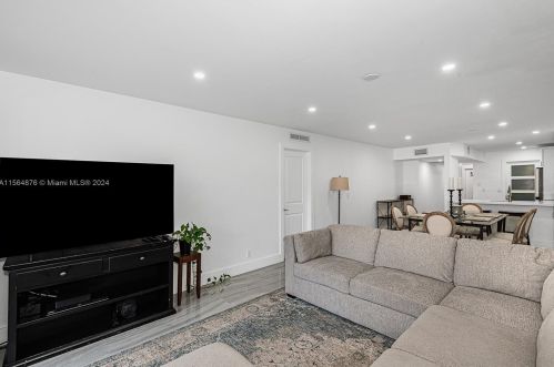 2634 38 Ave, Hollywood FL 33021-1937 exterior