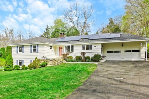 108 Parry Rd, Stamford, CT 06907-1021
