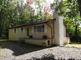 8 Tulip Ln, Gouldsboro, PA 18424-8059