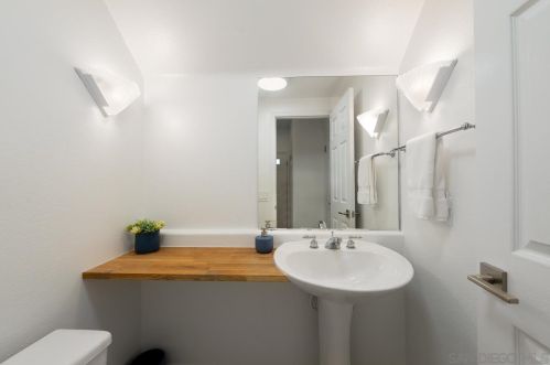 13529 Jadestone Way, San Diego CA  92130-2828 exterior