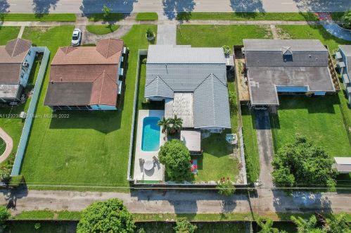 1718 46th Ave, Hollywood FL  33021-4114 exterior