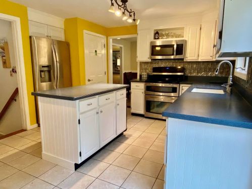 22 Settlers Ln, Salem NH  03079-1253 exterior