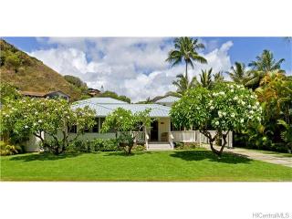 1553 Mokulua Dr, Kailua, HI 96734-3255