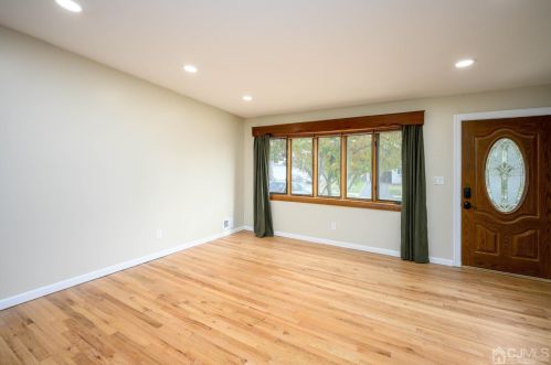 32 Meadow Rd, East Brunswick NJ  08816-4333 exterior