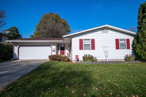 1323 Jefferson St, Ames, IA 50010-4242
