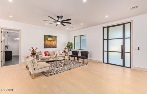 4039 Earll Dr, Phoenix AZ  85018-7143 exterior