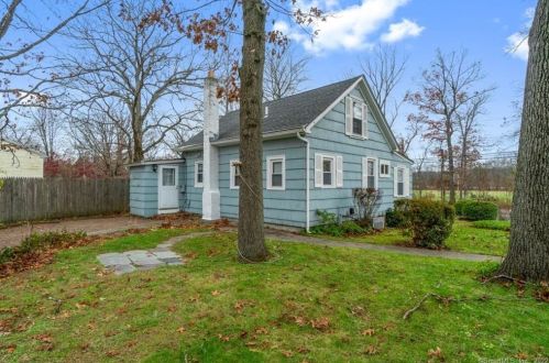 206 Pool Rd, North Haven, CT 06473-1844