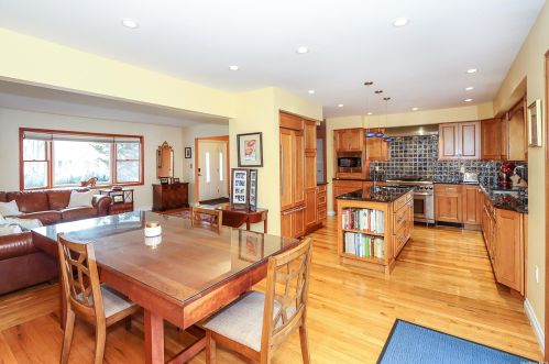 12 Grover Ln, Elwood NY  11731-3015 exterior