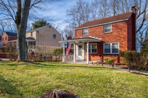 855 Homewood Dr, Pittsburgh, PA 15235-4402