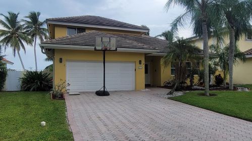 541 205th Ave, Hollywood FL  33029-3476 exterior