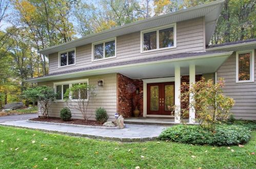 98 Chatham Rd, Stamford, CT 06903-2326