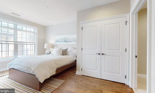 221 Victoria Mews, Princeton NJ  08542-3748 exterior