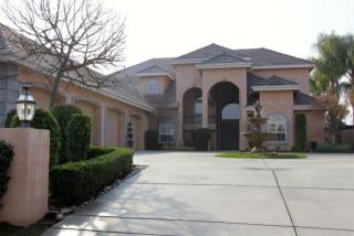 2697 Lake Van Ness Cir, Fresno, CA 93711-7024
