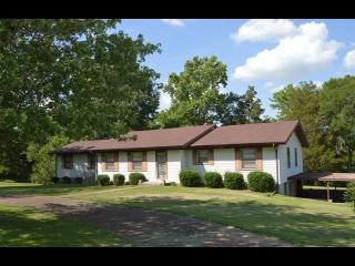 306 Charlotte Dr, Shelbyville, TN 37160-4407