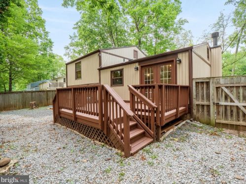 2268 Cocquina Dr, Herndon VA  20191-1140 exterior