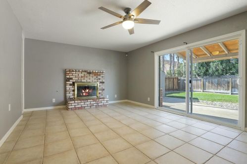 696 Tahoe St, Manteca CA  95337-6853 exterior