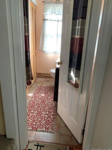 4 5th St, Danbury CT  06810-5704 exterior