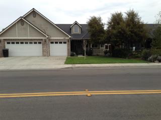 1548 Muscat Pl, Hanford CA  93230-8113 exterior