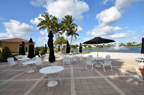 11652 Castellon Ct, Boynton Beach FL  33437-4085 exterior