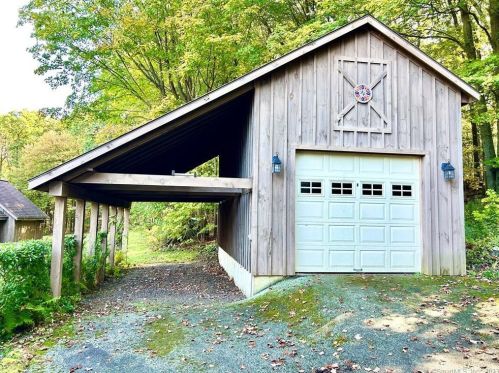 25 Old Wolcott Rd, Bristol, CT 06010-7133