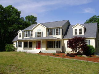 94 Liberty St, Clinton, CT 06413-2419