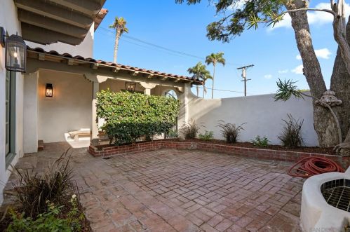 2824 Chatsworth Blvd, San Diego CA  92106-1462 exterior