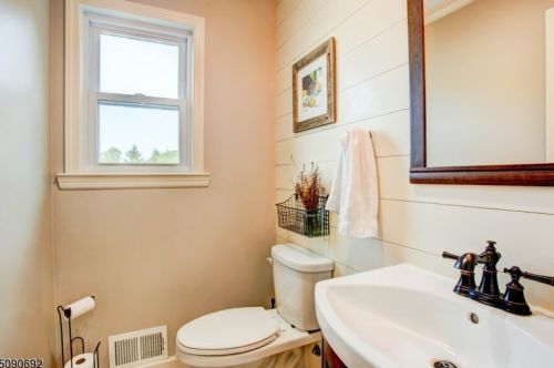 426 Buckhorn Dr, Belvidere NJ  07823-2707 exterior