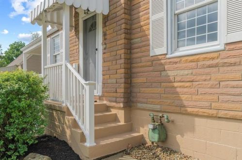 207 Maryland Dr, Glenshaw, PA 15116-1723